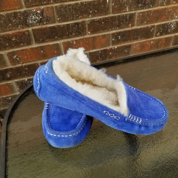 blue ugg moccasins